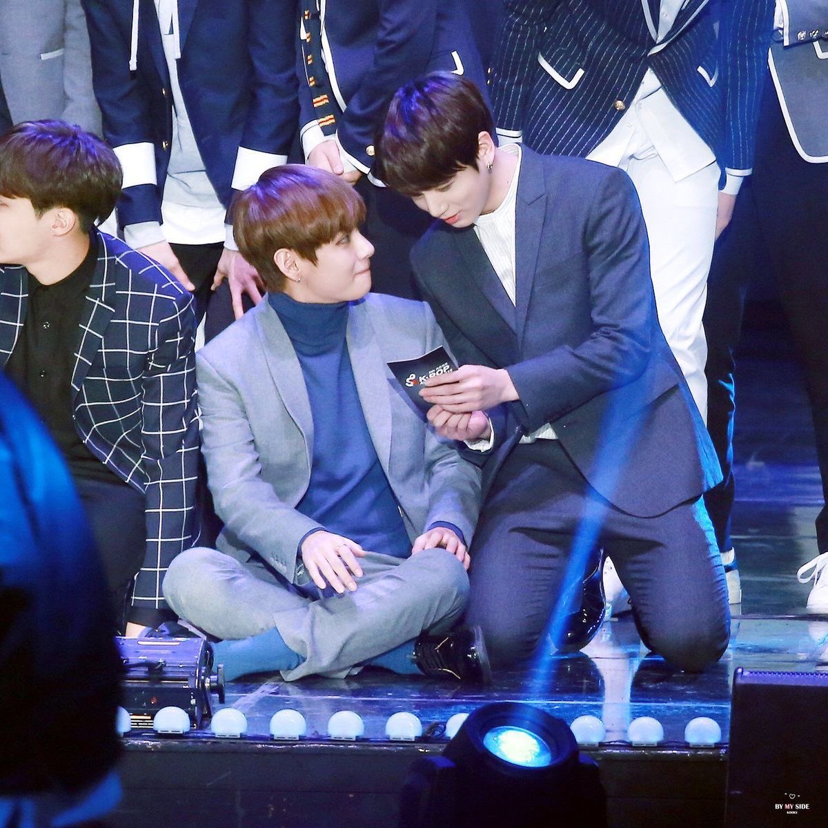 Kookkook0909's tweet image. น่ารักว่ะ