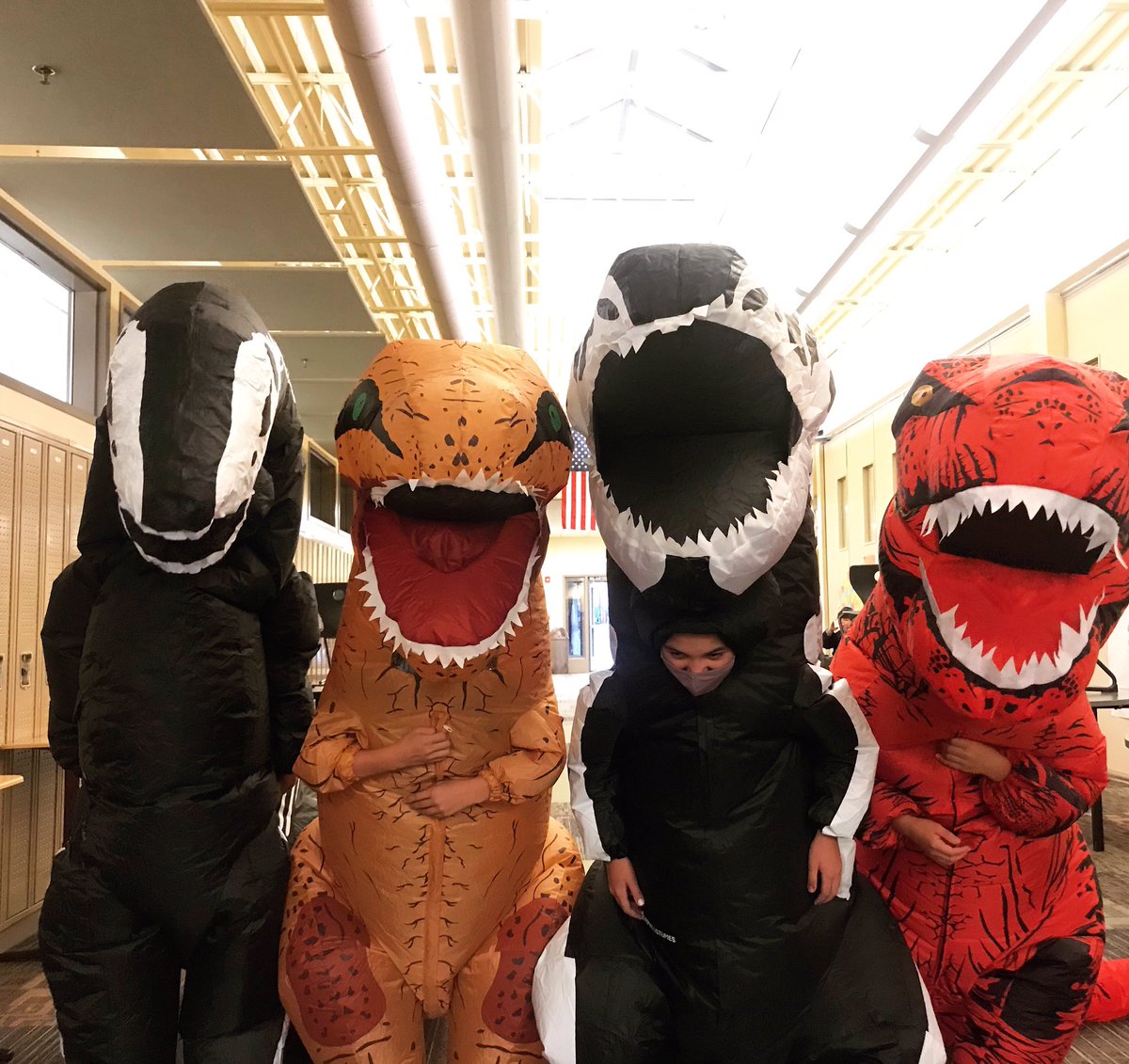 CprineScience's tweet photo. #lms #halloween2030 Dinosaurs alive!! https://t.co/cLAThx94hp