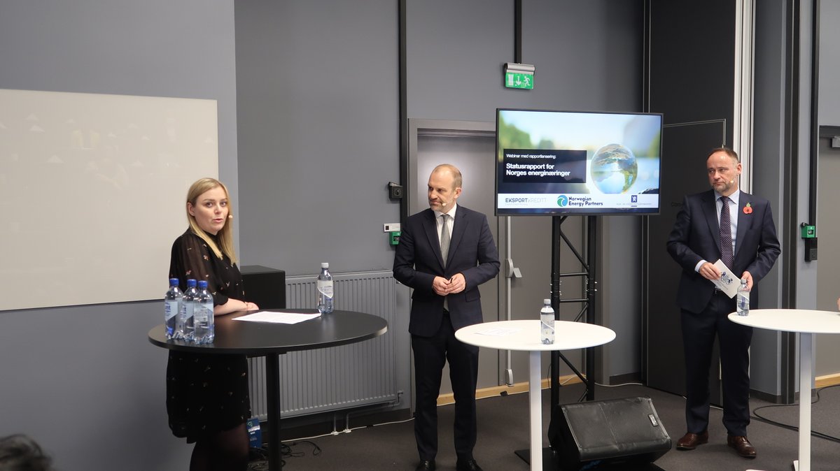Energidepartementet (@energidep) on Twitter photo — Det disse rapportene forteller oss er at vi er en energinasjon, at norske energiselskaper er konkurransedyktige og at verden er hovedmarkedet vårt, sier olje- og energiminister @HoyreTina om statusrapportene i samtale m/ amb. 🇬🇧<a href="/RichWoodUK/">Richard Wood 🇬🇧</a>.
📃Talen: regjeringen.no/no/id2781297 — Det disse rapportene forteller oss er at vi er en energinasjon, at norske energiselskaper er konkurransedyktige og at verden er hovedmarkedet vårt, sier olje- og energiminister @HoyreTina om statusrapportene i samtale m/ amb. 🇬🇧<a href="/RichWoodUK/">Richard Wood 🇬🇧</a>.
📃Talen: regjeringen.no/no/id2781297