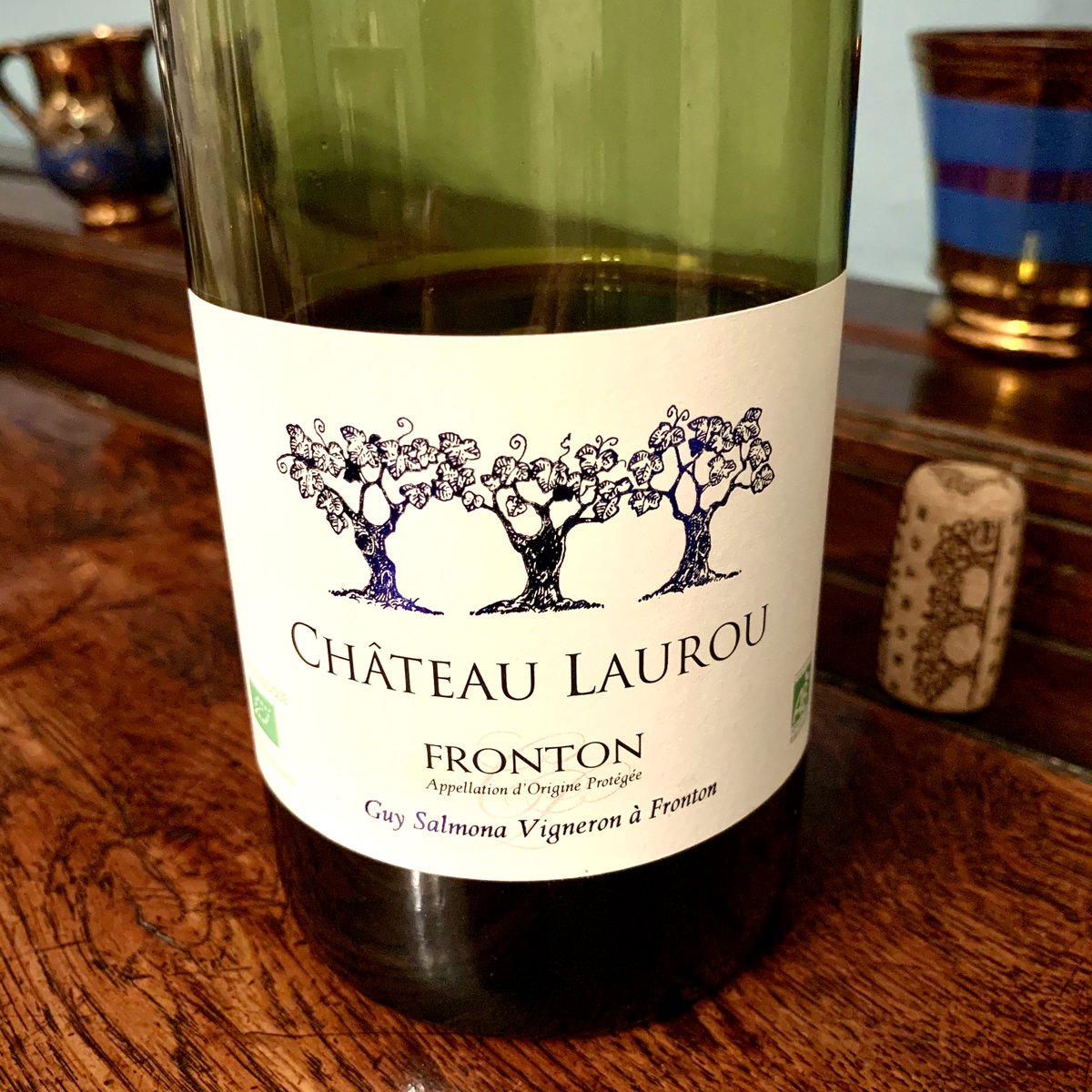 joannasimon's tweet photo. I forgot to give the delicious organic @ChateauLaurou Fronton a last shout before I posted my new #wineoftheweek, but it's never too late for a last shout https://t.co/5fizRBsIzY #wine #vino #FridayVibes #negrette🍷 https://t.co/VAJogKq1Zn