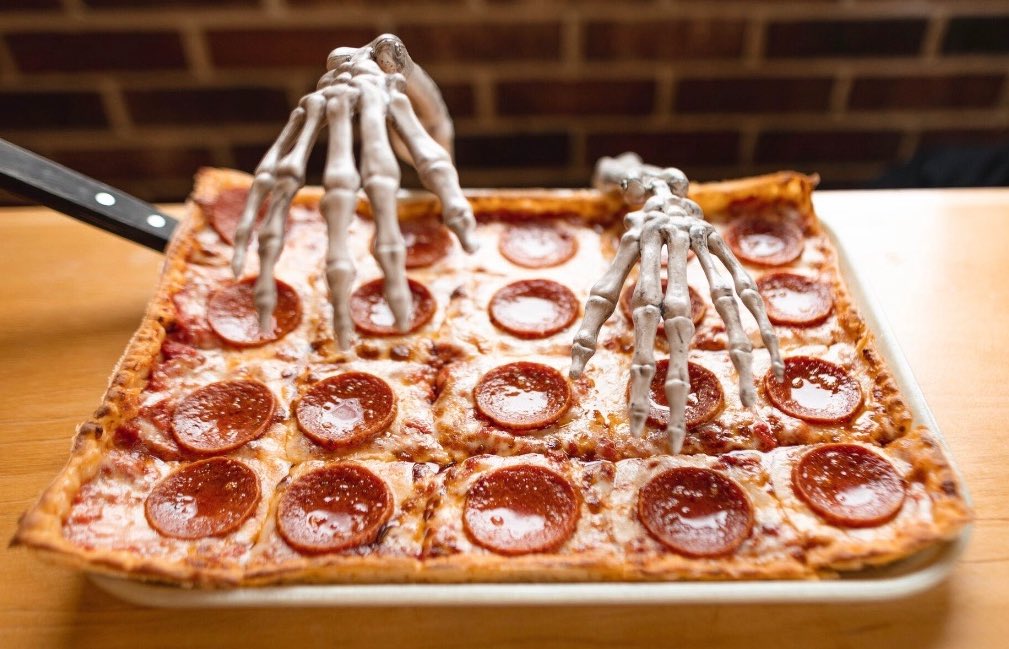 LedoPizza's tweet photo. 💀 #FridayFeeling GIVEAWAY 💀

RETWEET &amp; FOLLOW 
for a chance to win a 
$50 #LEDOPIZZA GIFT CARD!

(1 winner picked at 10pm 10/30/20)

Order Online! 
Fast. Easy. Fresh.

https://t.co/kejs7IxzZB https://t.co/xfnf7AR3bQ