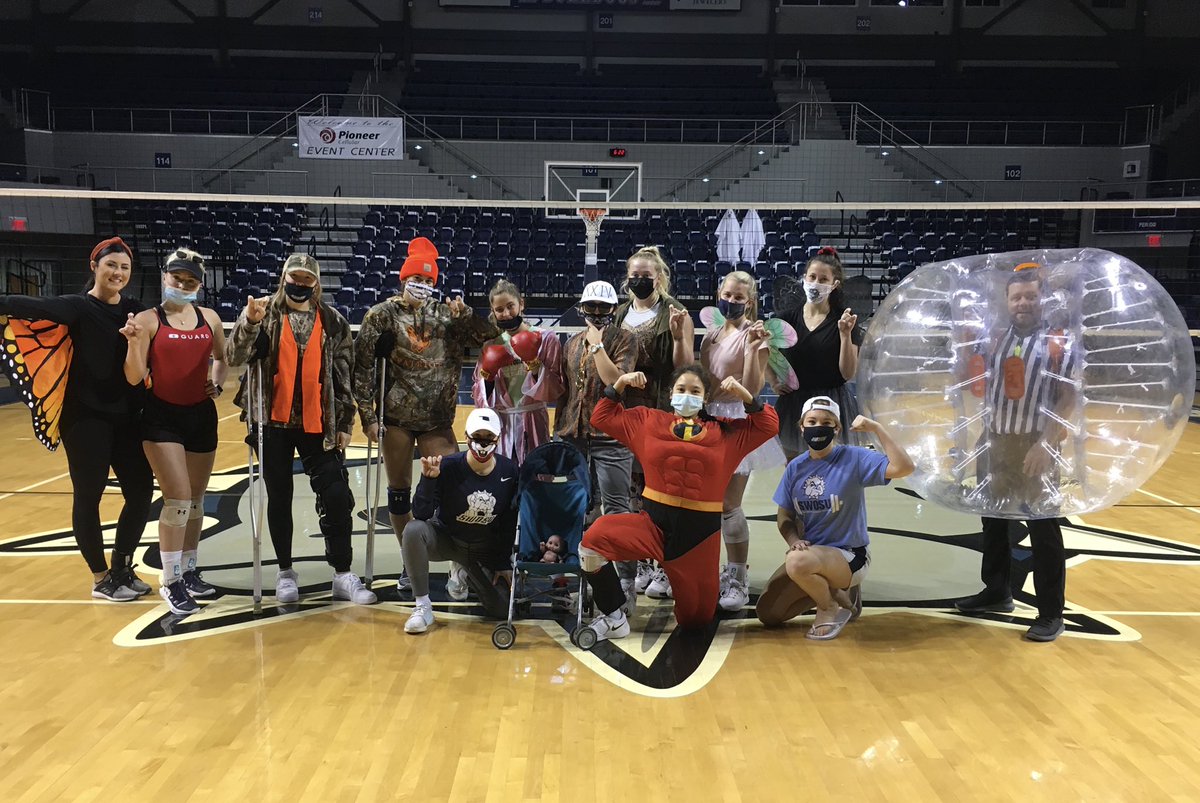SWOSUvolleyball's tweet photo. There’s not much better than a Halloween costume practice!! 

🎃👻

#BuckleUp | #SpookSpook https://t.co/deSuMgcyAB