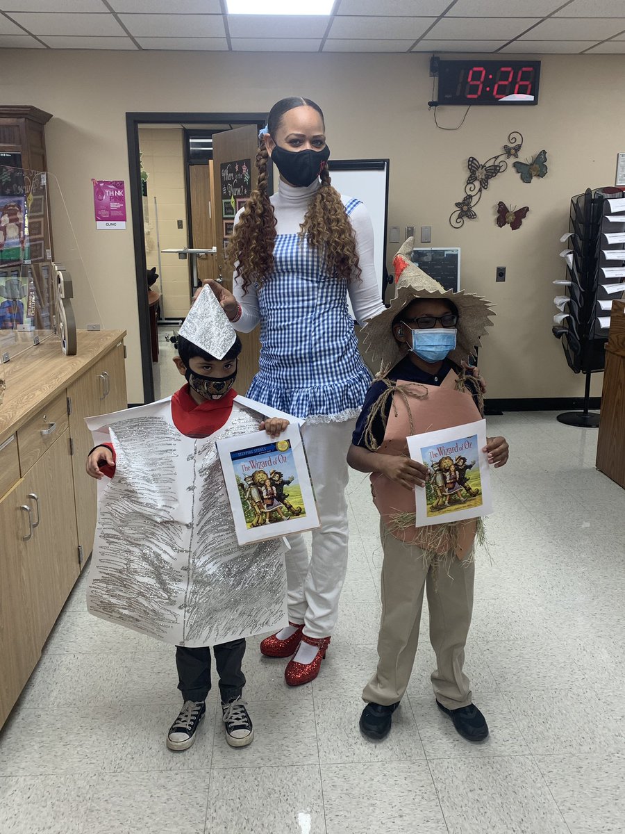 apmrmendoza's tweet photo. Storybook character day @WilsonES_AISD  Is that Dorothy and her friends? @need2teach1 #StrongerTogether #storytime https://t.co/587n5UidQA