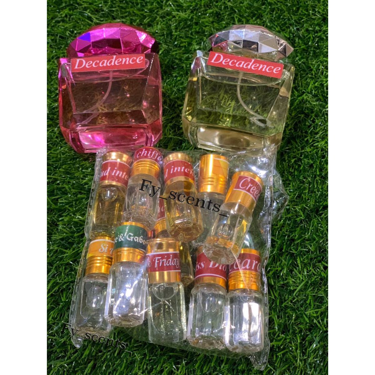 fyscents's tweet photo. @retweets_9ja  Kindly retweet 🙏
Frame1: 50ml Perfume oil for 4200
                3ml for 400

Frame2: 6ml Perfume oil for 700

Frame3: 35ml pocket perfume for 700

Frame4: 25ml Perfume oil for 2500
              
Call/Whatsapp 08140772002
IG: fy_scents_ https://t.co/Z2vJWwSwqg