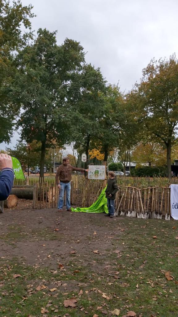 PMVDWIEL's tweet photo. @Boxtel heeft naast Kampina nu ook KAMPINI=#Tinyforest @IVNNederland, naamgever:Thijm vd Ven, bs @deVorsenpoel Goed voor biodiversiteit, klimaatadaptatie, educatie. Thijm heeft smaak goed te pakken. Als hij groot is ontwerpt hij elekt. auto’s met naam BFR: Boxtel Fijn Rijden https://t.co/5stL410b08