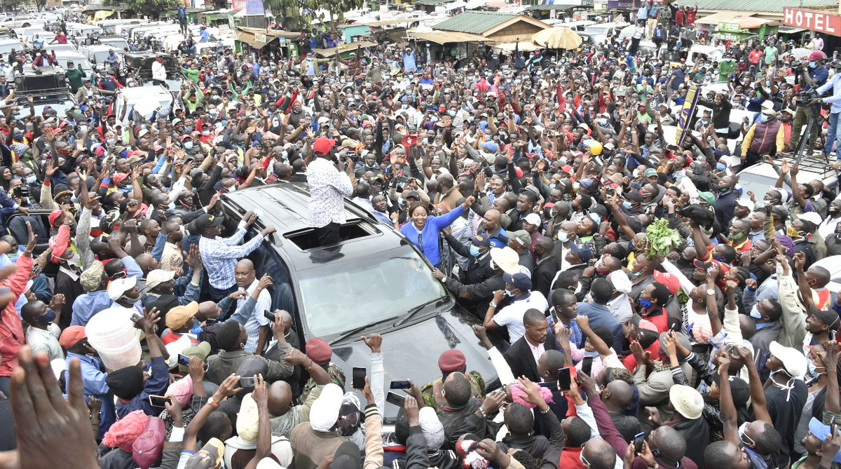WilliamsRuto's tweet photo. Appreciated greetings from thousands of wananchi in Nyeri Town, Nyeri County, accompanied by more than 20 MPs. https://t.co/alSGPJvtPX