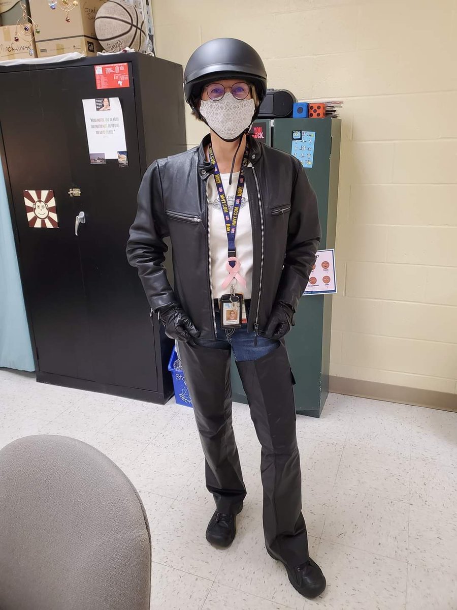 BrettMElliott1's tweet photo. #HocusPocusDay #PrideandExcellence https://t.co/PAAGrALhEo