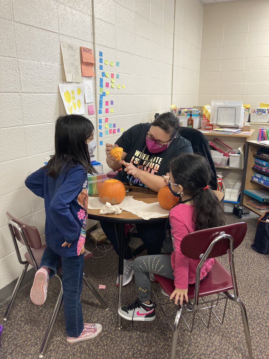 KaraPulley's tweet photo. Thanks to @griggs_emily and the rest of the Kindergarten Team, I was able to give a couple of my EL students an opportunity to learn about and explore a pumpkin! They ❤️’d it, even the slimy seeds inside!#learningbyexploring @Northelem2 https://t.co/fa9n9BJfVx