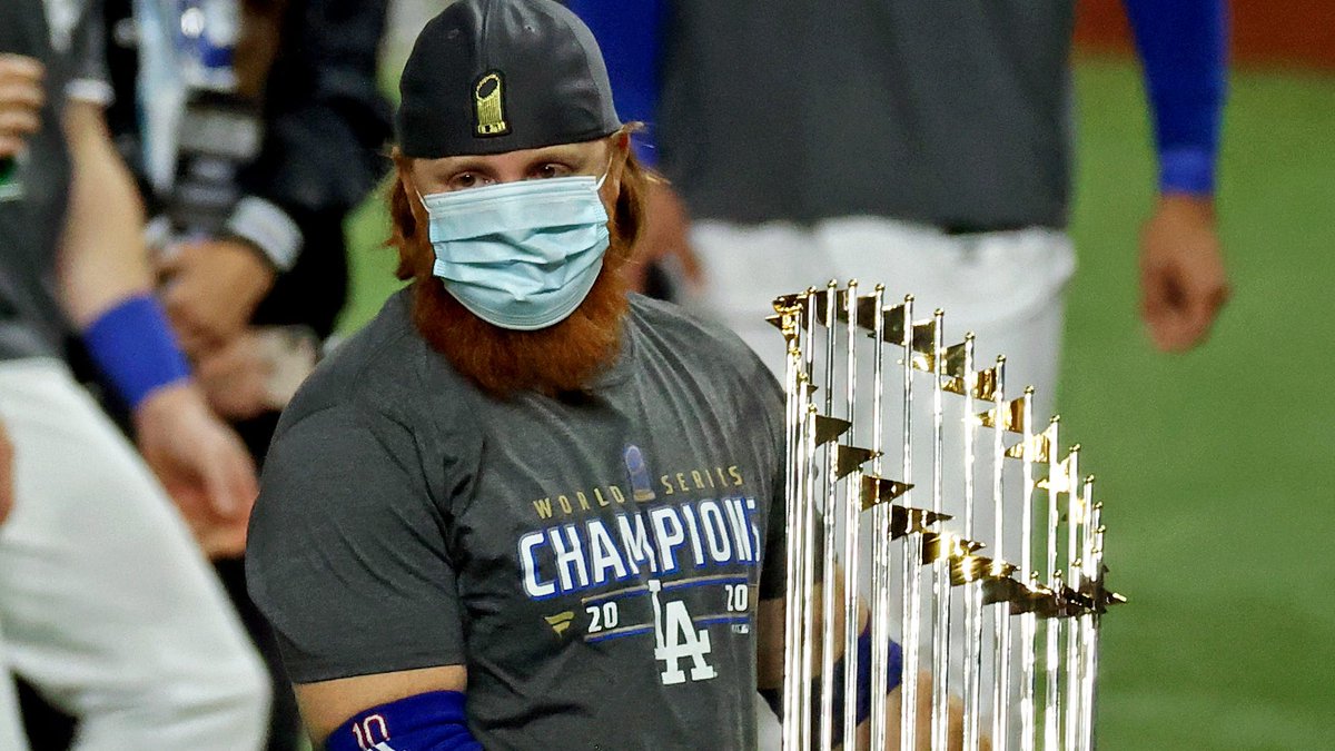 #MLB has began an investigation into a possible #COVID19 protocol violation by #Dodgers 3B Justin Turner during the team’s #WorldSeries celebration following Game 6 https://t.co/hniMpCyCSv