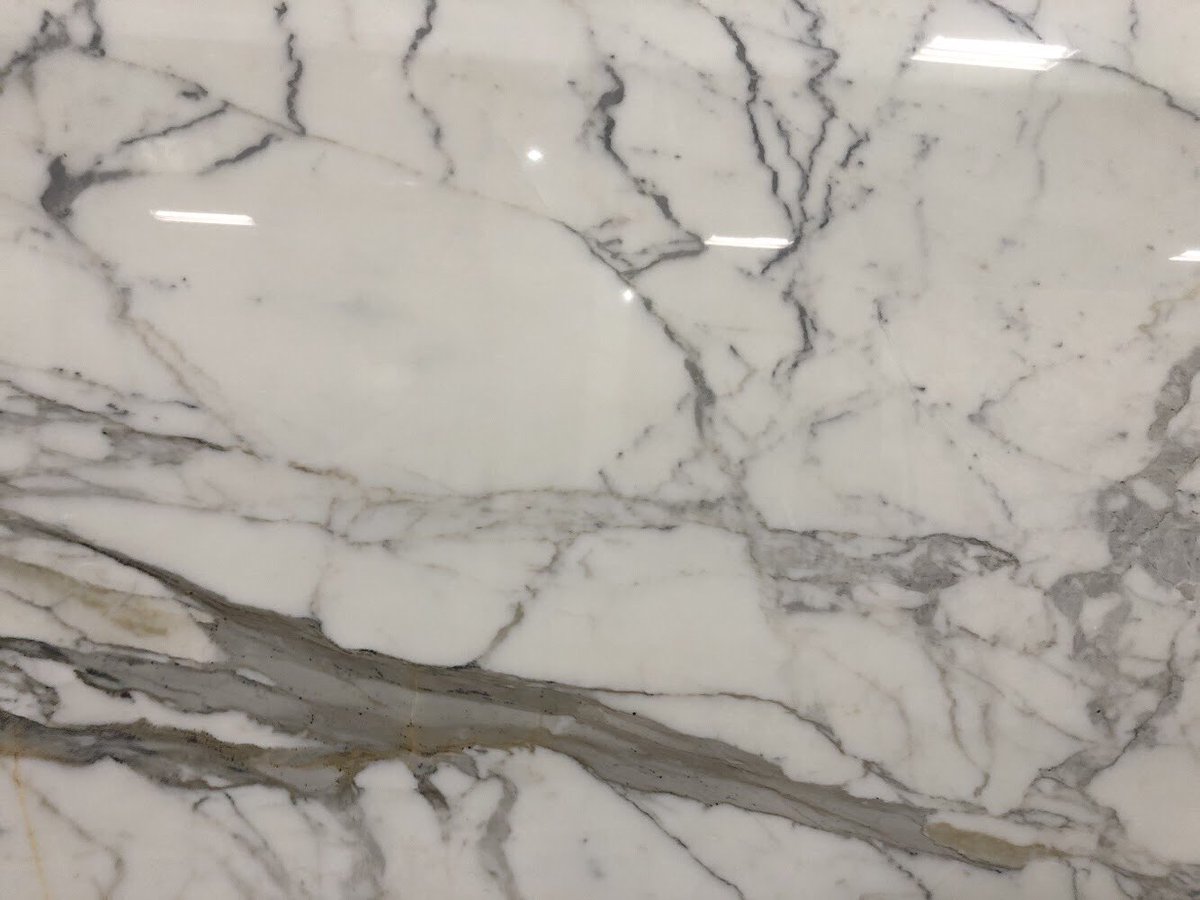 elementsroom's tweet photo. We’re in awe at this #kitchenremodel by @rockinteriors &amp; @RuftyHomes using Calacatta Extra #marble which gives a wow factor to this bright white space! Calacatta Extra is now available at #ElementsRoom
#usenaturalstone #marblecountertops #stoneworld #designinspo #lainteriors https://t.co/MNaq6gC4Mh