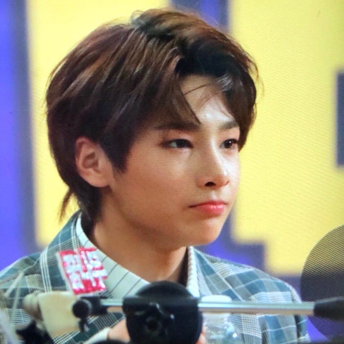 lqinniie's tweet photo. 181031 he was such a baby TT https://t.co/vBDqYz380l