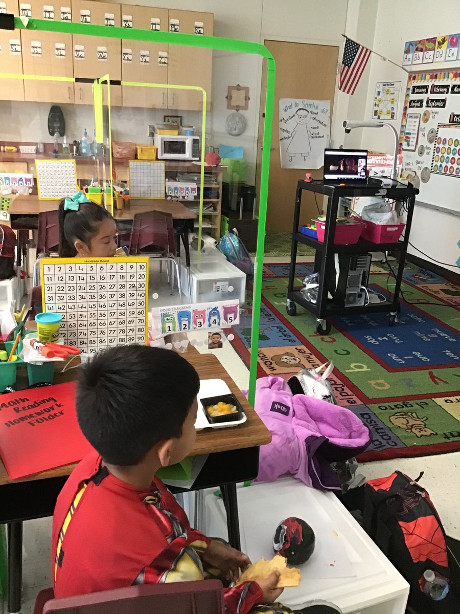 LJimenez93's tweet photo. It’s Friday and we know it! Friday lunch And movie with the teacher! #DojoPoints #PositiveReinforcement #ZoomersAndRoomers https://t.co/zMejKBfWs4