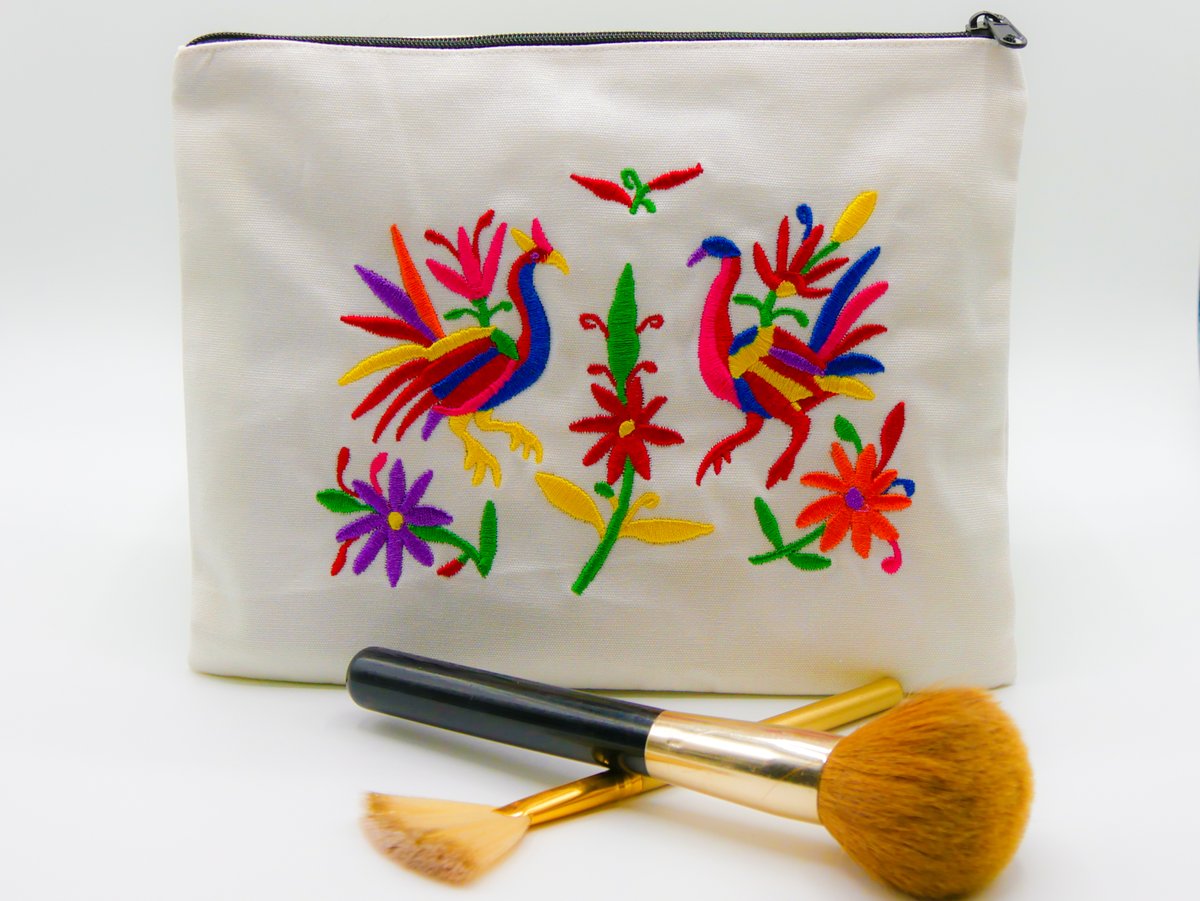 BeachAvila's tweet photo. At only $20 our illustrious makeup bag will showcase your kit at a steal of a price. #makeup #makeupaccessories #avilabeachdesigns #fashion #otami https://t.co/3rwmGPiPpt