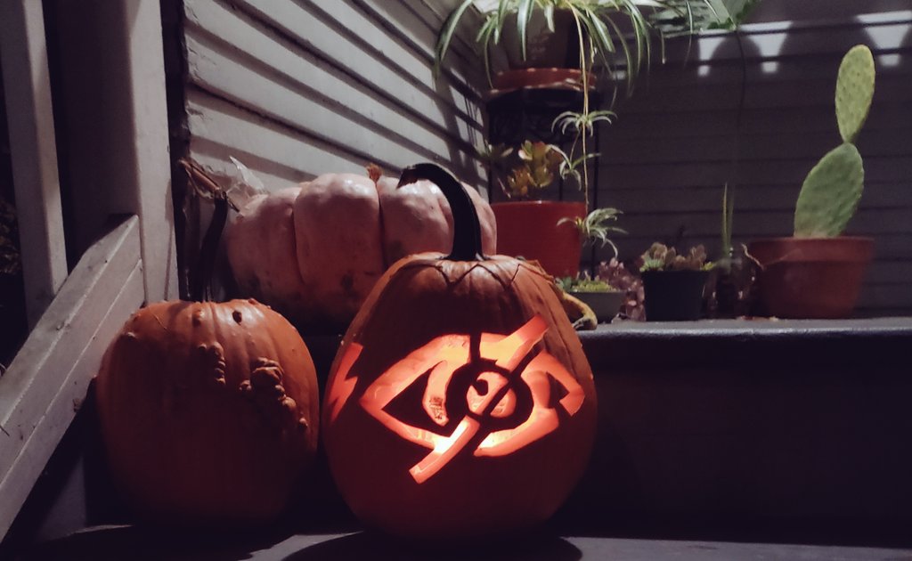 dontcallmechlo's tweet photo. jack o' lantern-ing through my feelings about the last class with the fourth cohort of @LibraryFreedom ! being with you all each week has been a consistent joy in this long today-year ❤ 👁 https://t.co/WWMAWWsbX1