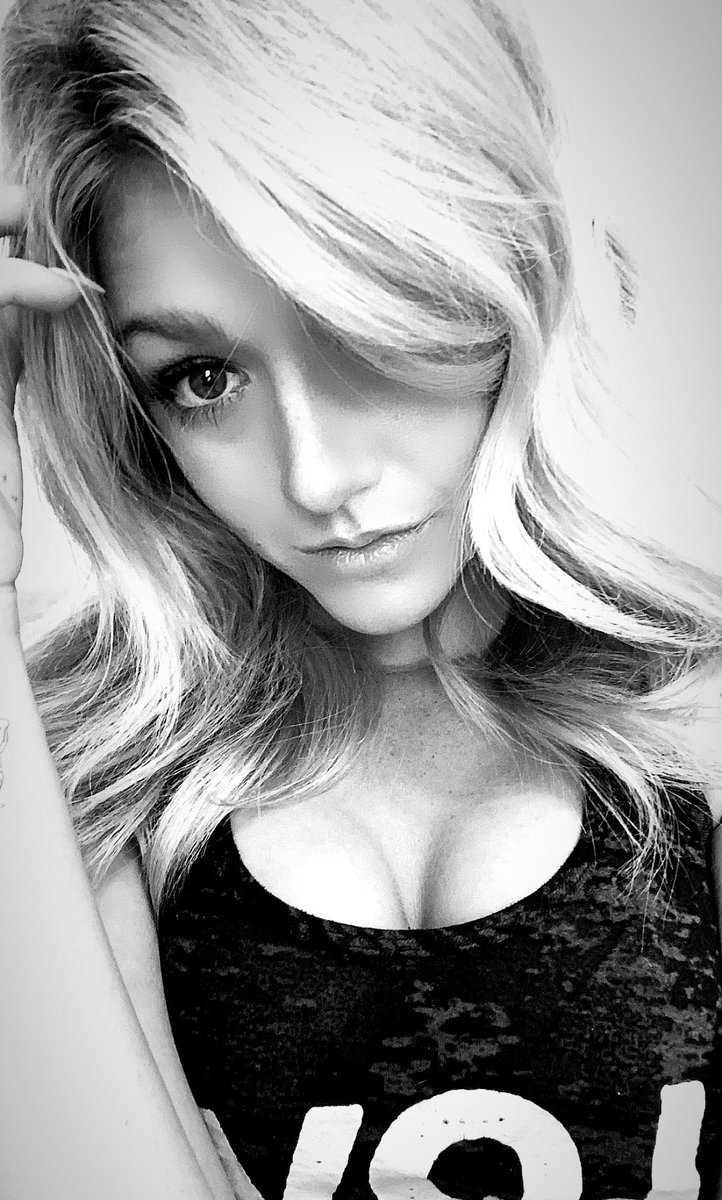 Katherine McNamara tweet media
