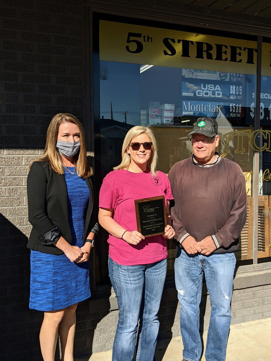CarmiChamber's tweet photo. Congratulations to our 2020 Citizen of the Year-Ashley Elliott and our 2020 Business of the Year- 5th Street Market! ππ»ππ»ππ»ππ»πππ #carmichamberofcommerce #carmiillinois #carmiil #shopcarmifirst https://t.co/q5HWCGGYhK