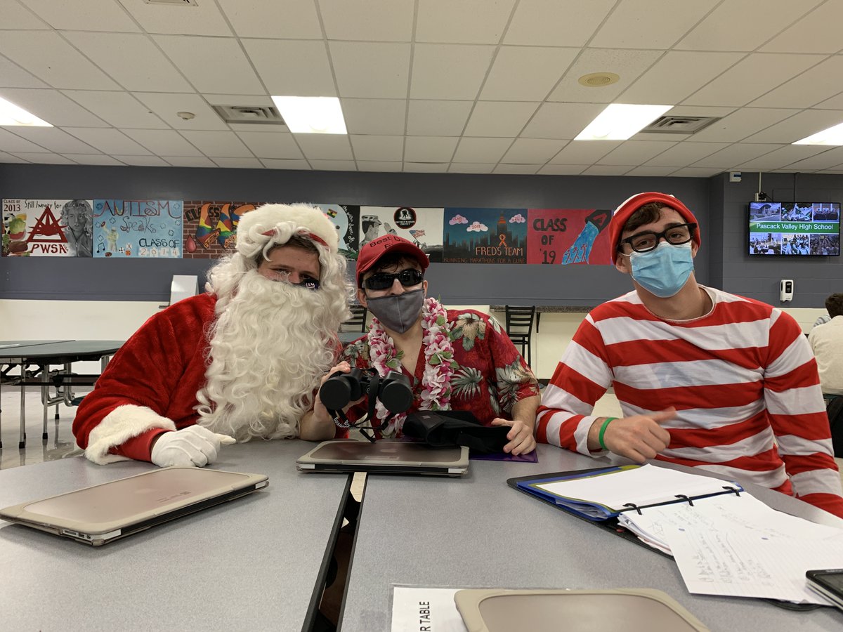 PVClassof2021's tweet image. Seniors bringing the halloween drip this year 🚨 #spooky