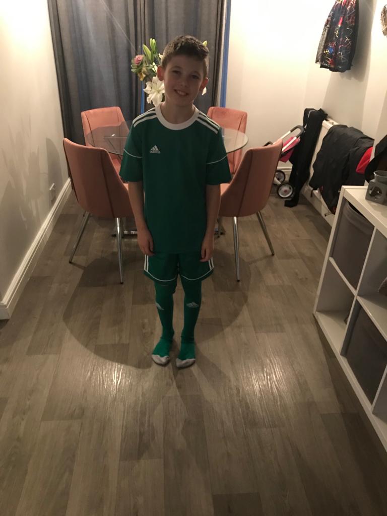 FDynamos's tweet image. Thank you very much to @katiezel and  #adidasFootballCollective for the amazing free kits😁⚽️😁⚽️.More pictures to follow soon⚽️⚽️⚽️