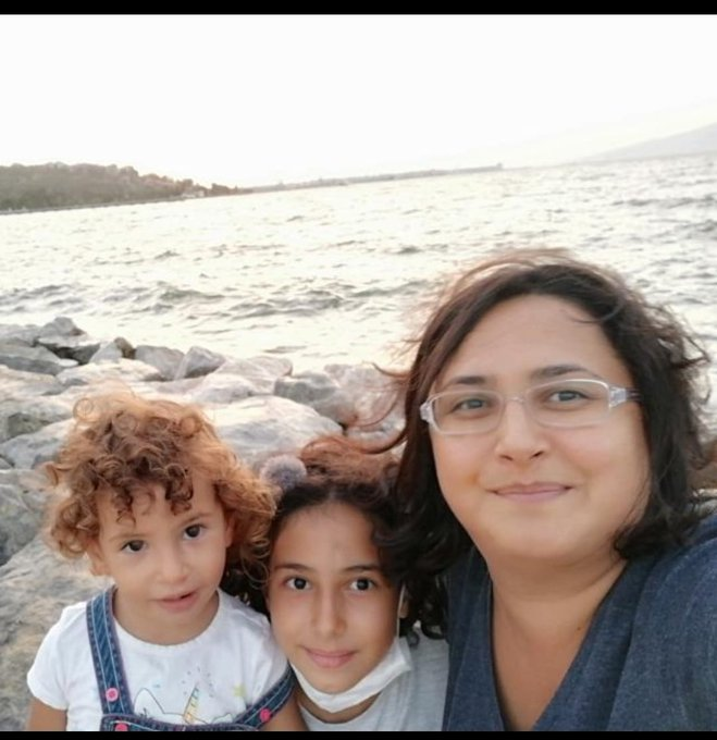 MuratKa66153378's tweet photo. @OzlemAgirmanTR A C İ L    Y A Y IN   B U N U !
Mansuroğlu mahallesi 283/13 Sok Rıza Bey apt No 2 kat 4 Daire 16 Bayraklı izmir enkaz altında 3 kişi var 1 anne 2 küçük çocuk Emine Yücel Toklu
#Deprem 
#depremizmir https://t.co/bCnNbYvaN5