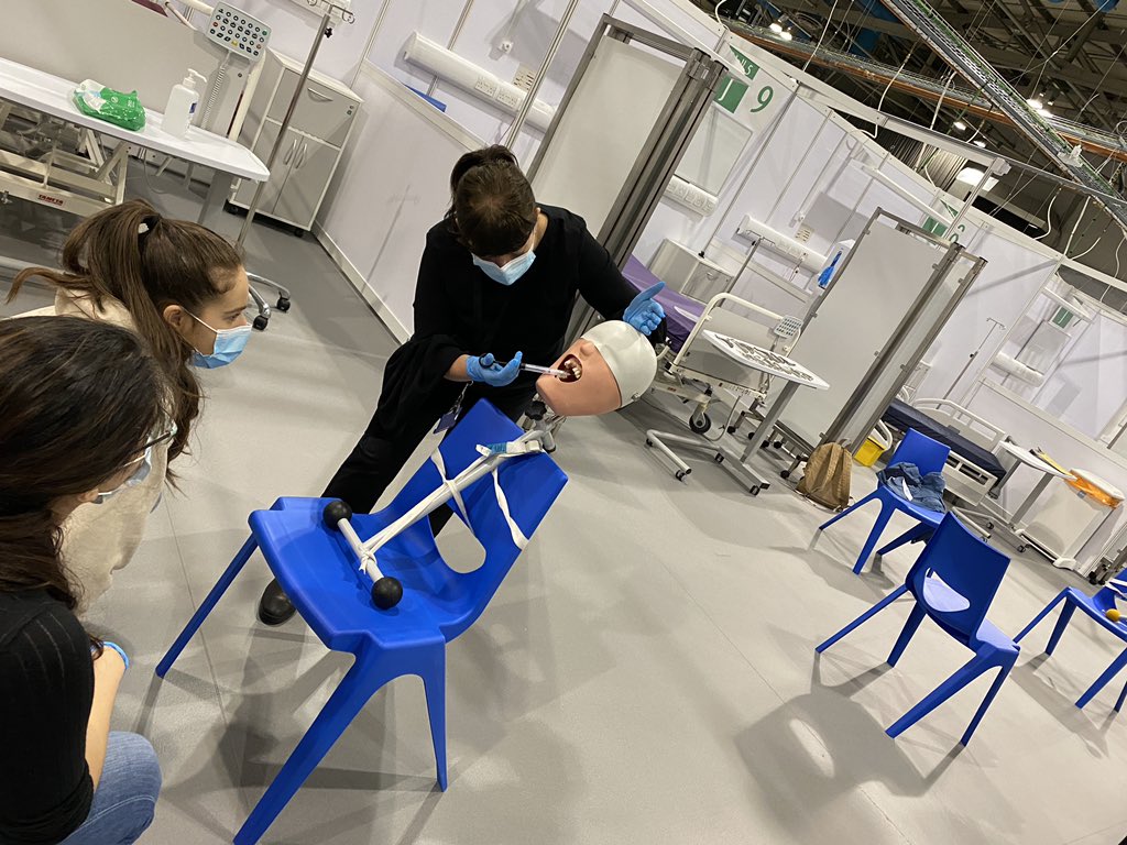 cimather's tweet image. Socially distanced Dental Preclinical Skills teaching for LA and extraction techniques utilising the fantastic facilities @NHSLouisaJordan for our BDS3 Cohort. #NewWaysOfWorking #SmallGroupTeaching @CSMEN1 @bagg_jeremy @c_wemyss @GlasgowOralSurg
