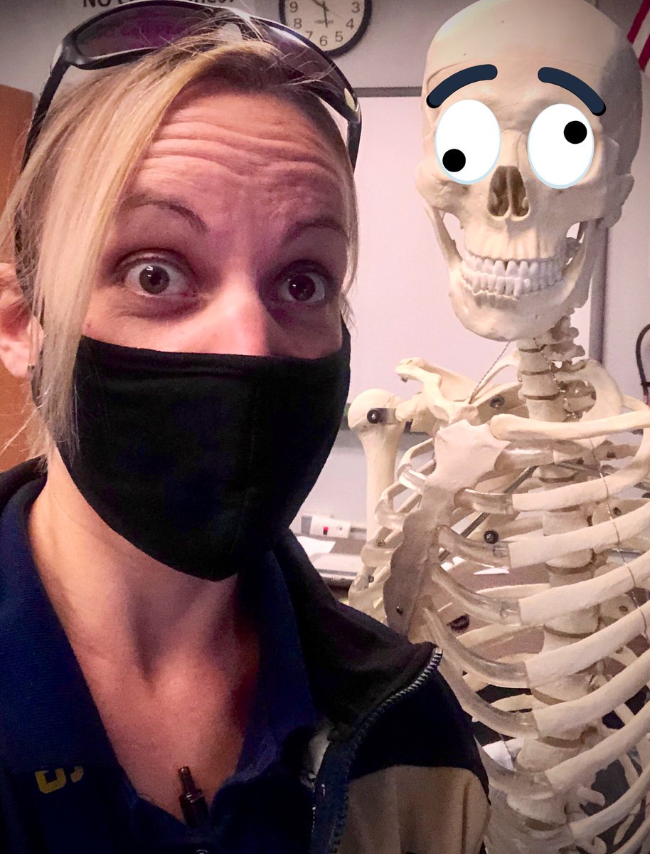 💀My new friend and I would like to wish everyone a Happy Halloween weekend! 🎃 Be safe, wear your masks and have fun! 👻 #Halloween #leydenpride