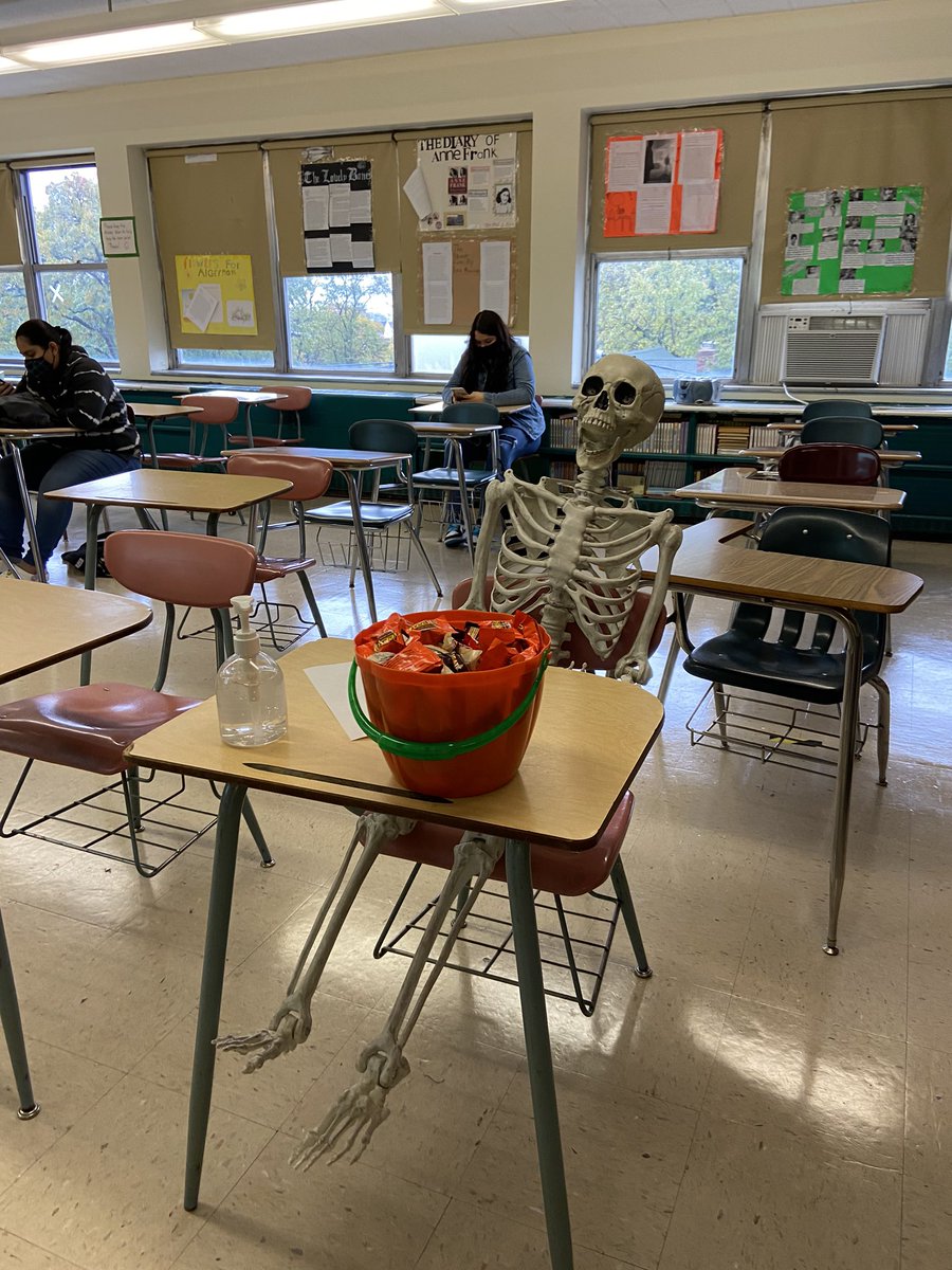 GhsSmart's tweet photo. Nothing stops @GortonHS from getting into the spirit of Hall🎃ween! @MrMoralesAP @RcollinsJudon @Gorton2024 @nsotoghs @quezada1229 @YonkersSchools https://t.co/aPvnIokgbS