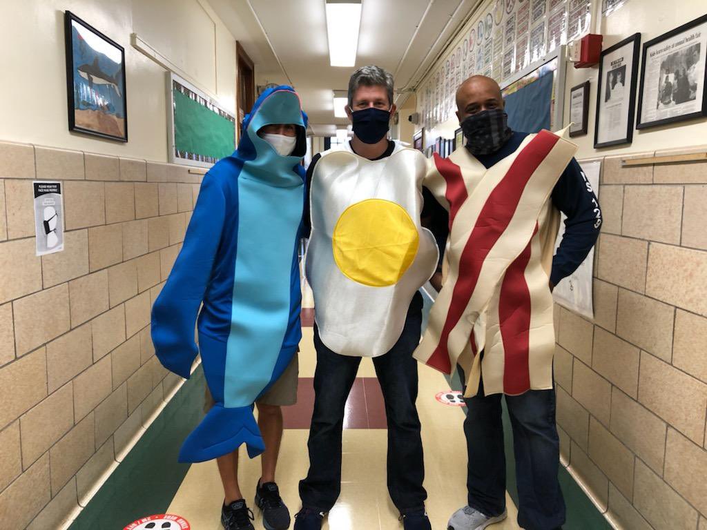 David_Sommer27's tweet image. Happy Halloween from our Physical Education Department/ Technology Team! #ChildrenCan #MakeSchoolFun #ipadHelp @coachkrup129 🐬 🍳 🥓