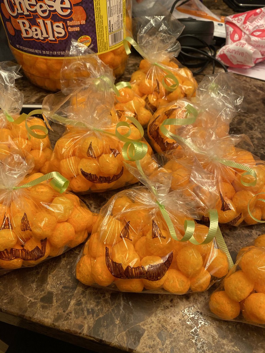 Mrs_Stevenson23's tweet photo. Mommy’s little baker is so excited for her Fall Festival at school today!🎃 #ELC1 #Baker #HalloweenTreats https://t.co/N2BaxKam0D