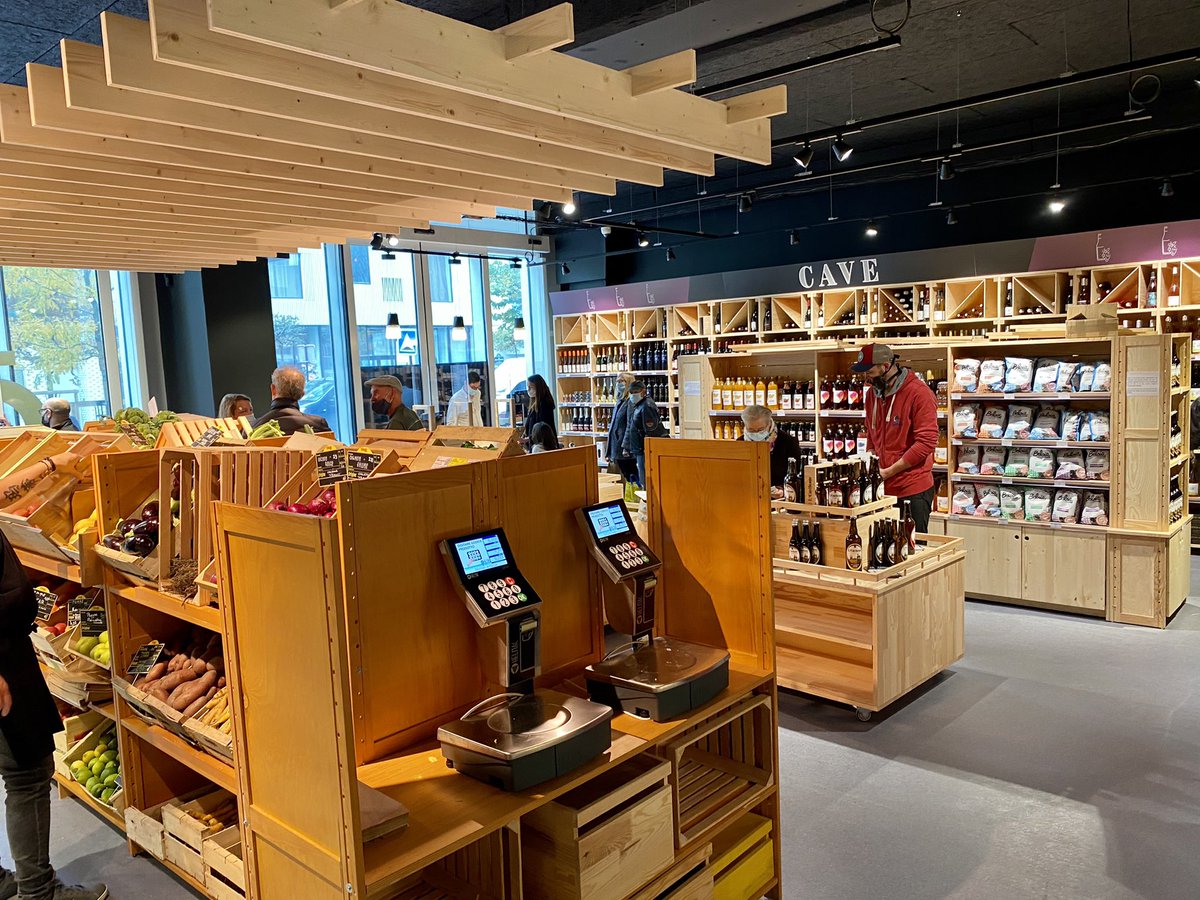 geoffroyboulard's tweet photo. 🥬 Ouverture de la boutique ÔFermier rue Rostropovitch #Paris17 en présence de @jeanlassalle @ChLambert_FNSEA @Alix_Bougeret @GuerrePhil et Damien Bodard
➡️ Heureux d’avoir soutenu ce projet d’épicerie qui propose des produits frais de la ferme en direct des producteurs. https://t.co/L3UpyQ7bnK