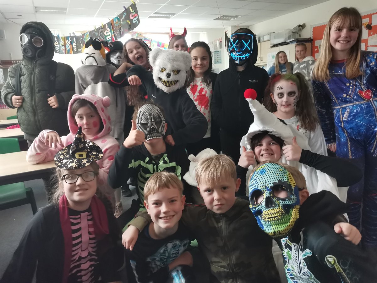 MrsLCunningham1's tweet photo. P6A had a fun dress down/up today 😁👻 https://t.co/0ny0LBuegO