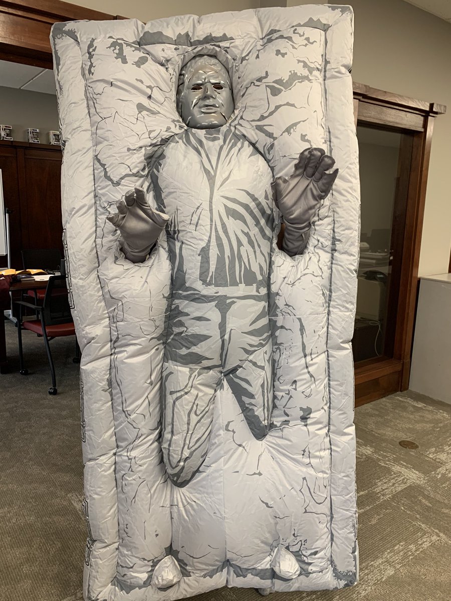 dnwhittaker01's tweet photo. Happy almost Halloween from @ParkUniversity !! https://t.co/EvEwegjLan