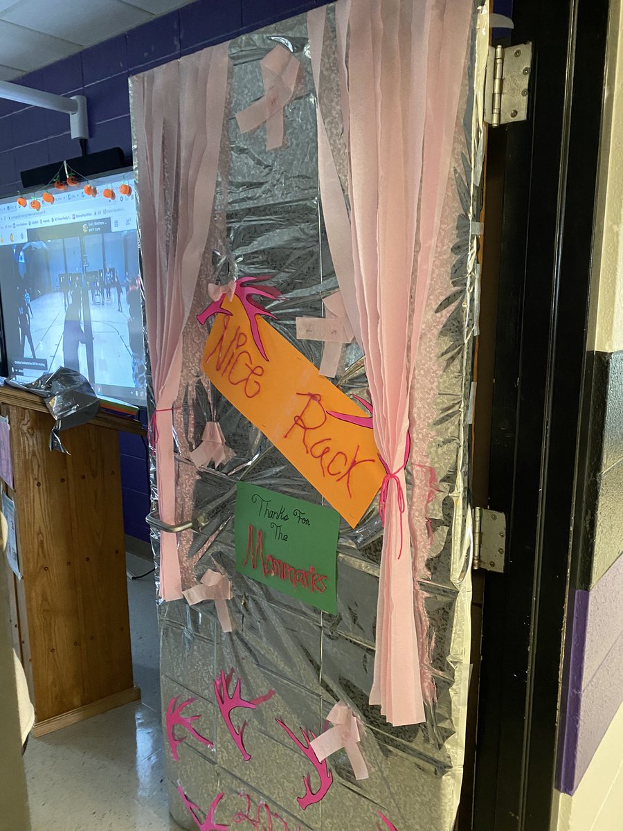 EmilyMartin225's tweet photo. Judging starts soon for the high door decorating contest @msa_w! #strongerthanyouthink #becauseweareWEST #thinkpink https://t.co/SR9bWuMJ6z