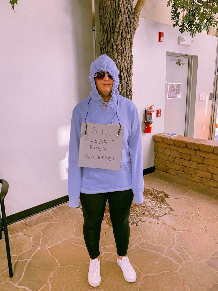beccaa_novak's tweet photo. “She doesn’t even go here” 😂 https://t.co/y5fer1mfQo