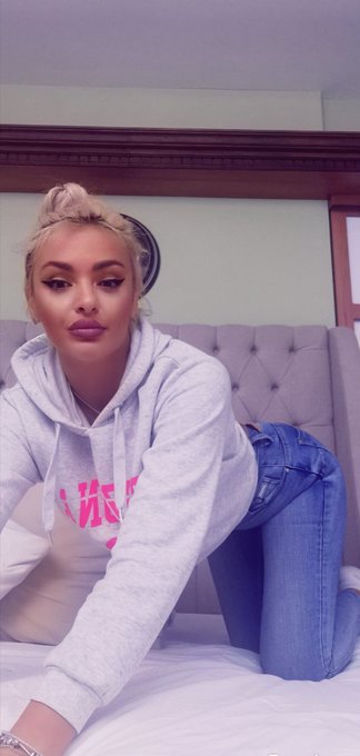 In the right denim,a girl can conquer the world 👖@Camgirlpromot @amwalker38 @Coach0302 @Wetgirlslive<a href="/tag/model"class="tags"><span>#model</span></a><a href="/tag/blonde"class="tags"><span>#blonde</span></a><a href="/tag/sexywoman"class="tags"><span>#sexywoman</span></a><a href="/tag/myonlychat"class="tags"><span>#myonlychat</span></a>