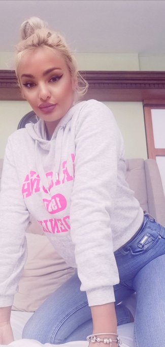 In the right denim,a girl can conquer the world 👖@Camgirlpromot @amwalker38 @Coach0302 @Wetgirlslive<a href="/tag/model"class="tags"><span>#model</span></a><a href="/tag/blonde"class="tags"><span>#blonde</span></a><a href="/tag/sexywoman"class="tags"><span>#sexywoman</span></a><a href="/tag/myonlychat"class="tags"><span>#myonlychat</span></a>