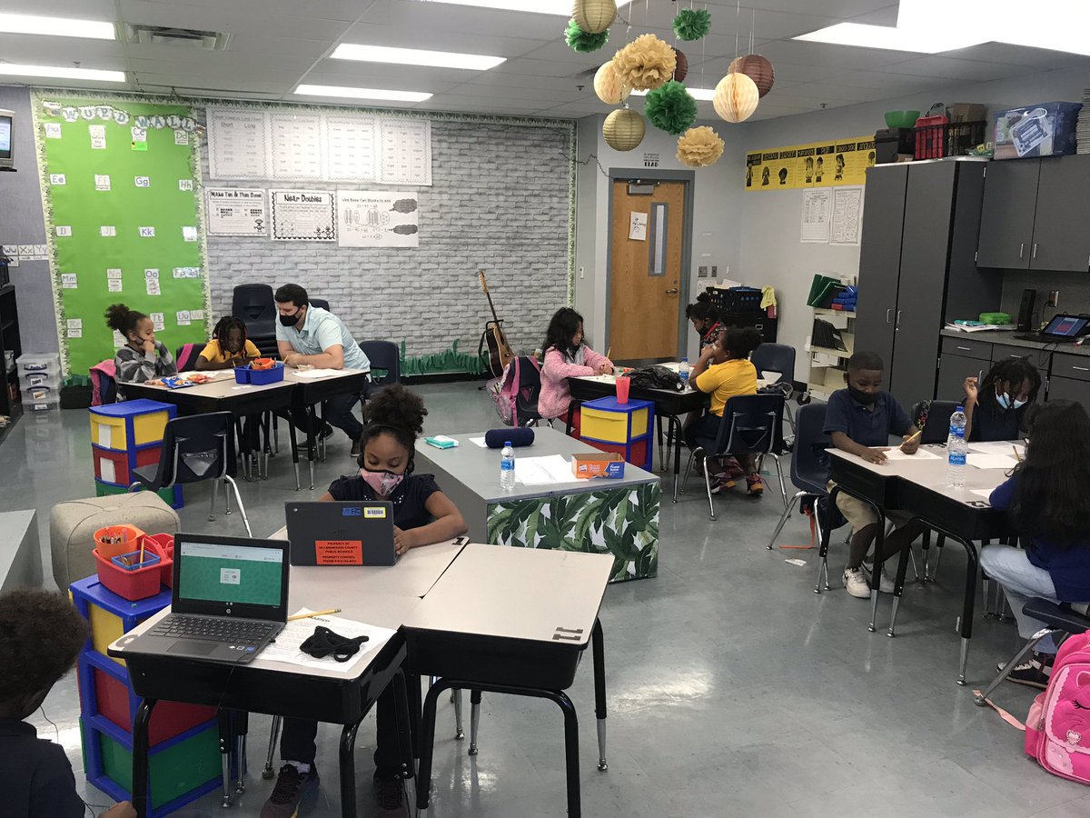 Buchanan_Math's tweet photo. Small group math rotations are looking sharp in Mr. Ryan’s second grade class! @RyanStrz @oakparklions @MrsCochol #StillAllin https://t.co/cZ3RBrUjF2