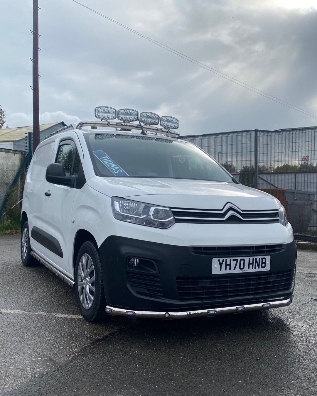 LA LightBars on X Recently complete work for Thomas on his new Citroen Berlingo Van. Top Bar x4 Ultra Beam Spots Low Bar Side Bars Top Rails
