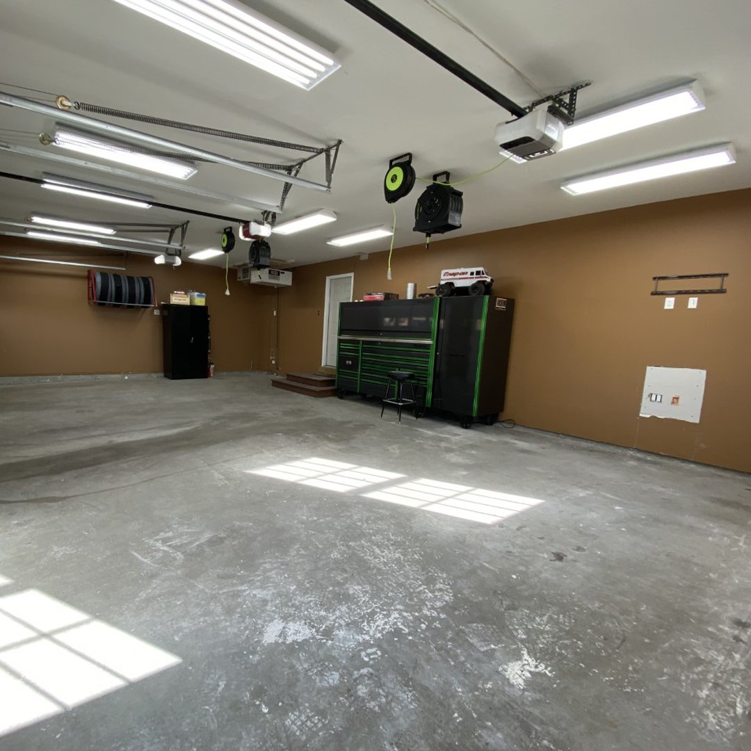 Swisstrax's tweet photo. A garage transformation worth taking a close look at. Bdbello on Instagram has a sweet garage refresh for sure.
.
.
.
#GarageGoals #GarageTransformation #SlateGrey #JetBlack #TechnoGreen #Ribtrax #Swisstrax #CleanGarage https://t.co/hL3KyeuzF1