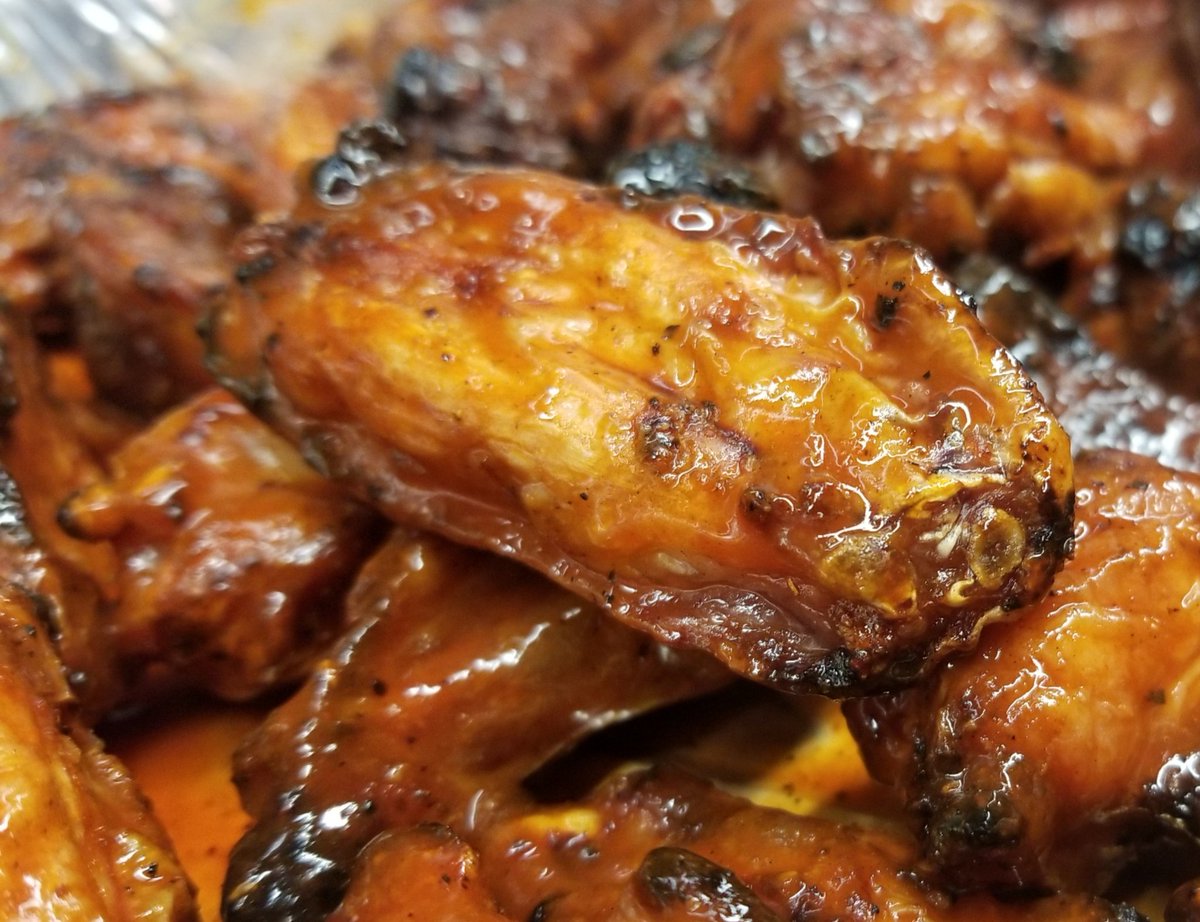 Wings hot off the kettle !!! Cooked hot with the vortex