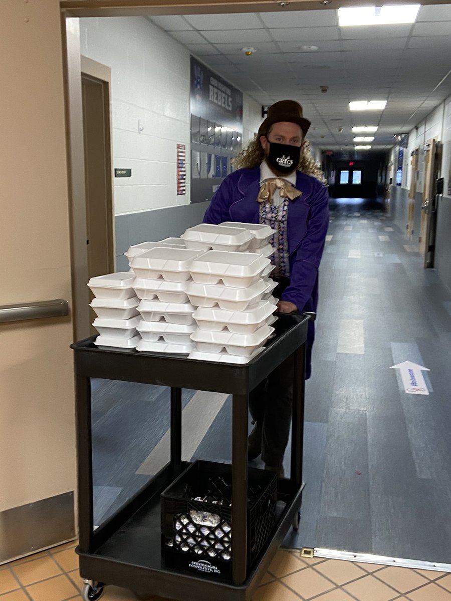 themrsvolz's tweet photo. Mr. S.... the candy man? Or the lunch man? #mycrcs #heisawesome 🎃 https://t.co/RNMkD3CFCm