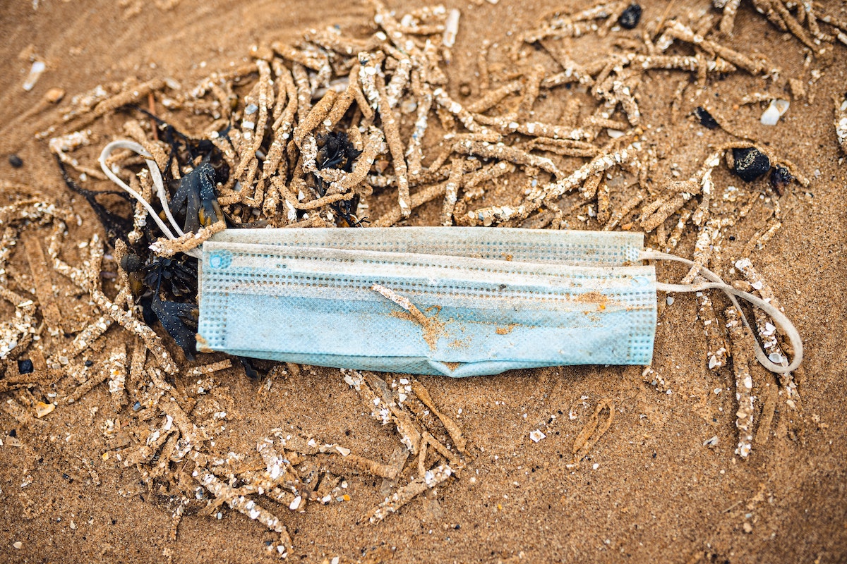 airsensa's tweet photo. Pictures like this one are a wake-up call that force us to refocus on the plastic issue.  

We can all do a part in reducing pollution. For instance, why not using reusable masks? 

#covid19 #Masks #reducingpollution #savetheoceans #pollution #climatechange #tech #AI #cleanwater https://t.co/505UdLnTBl