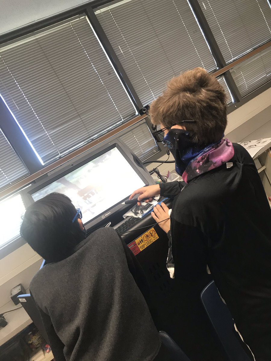 So blessed to have Zspace at Holiman.  Students learning to teach other classmates.  <a href="/techwithfeck/">Jennifer Feck</a> @ShellyHuddlesto <a href="/bliggythegreat/">B. Liggy</a> <a href="/Tjhueb/">Tiffany Huebner</a>
