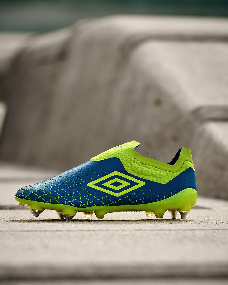 umbro laceless soccer cleats