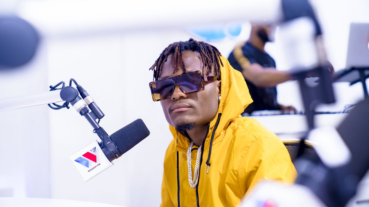wasafifm's tweet photo. @iamlavalava alinicheki DM nikamtumia ngoma ya #Dondosha na haikuwa ngumu tulipatana kama washkaji - @OfficialMasauti
https://t.co/UCK7d3OPrR https://t.co/wa0IbrP6bU
