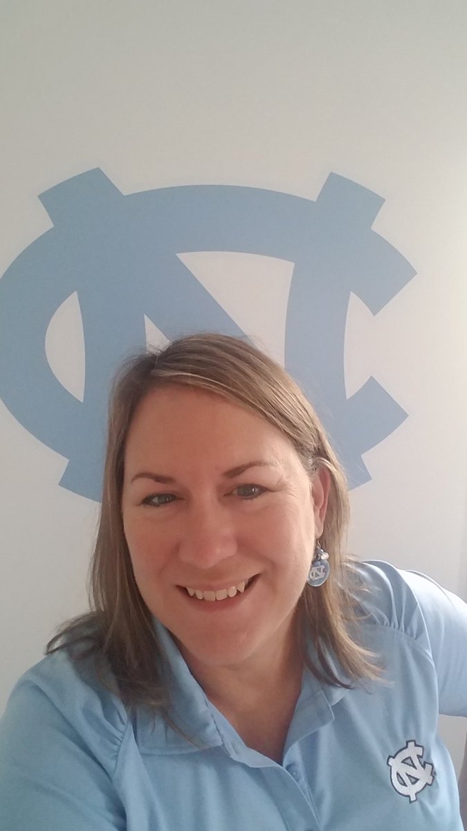 MEPHSCareerCtr's tweet photo. Mrs. Staples decided to mix it up again and reps @UNC. Our @MEPhillipsHS seniors are in good hands with the #phillipsphamily.
#freecollegeapplicationweek #nccountdowntocollege
@MEPhillipsHS
@CFNC
@CteMephs
@wcpss https://t.co/qEGgGX33XF