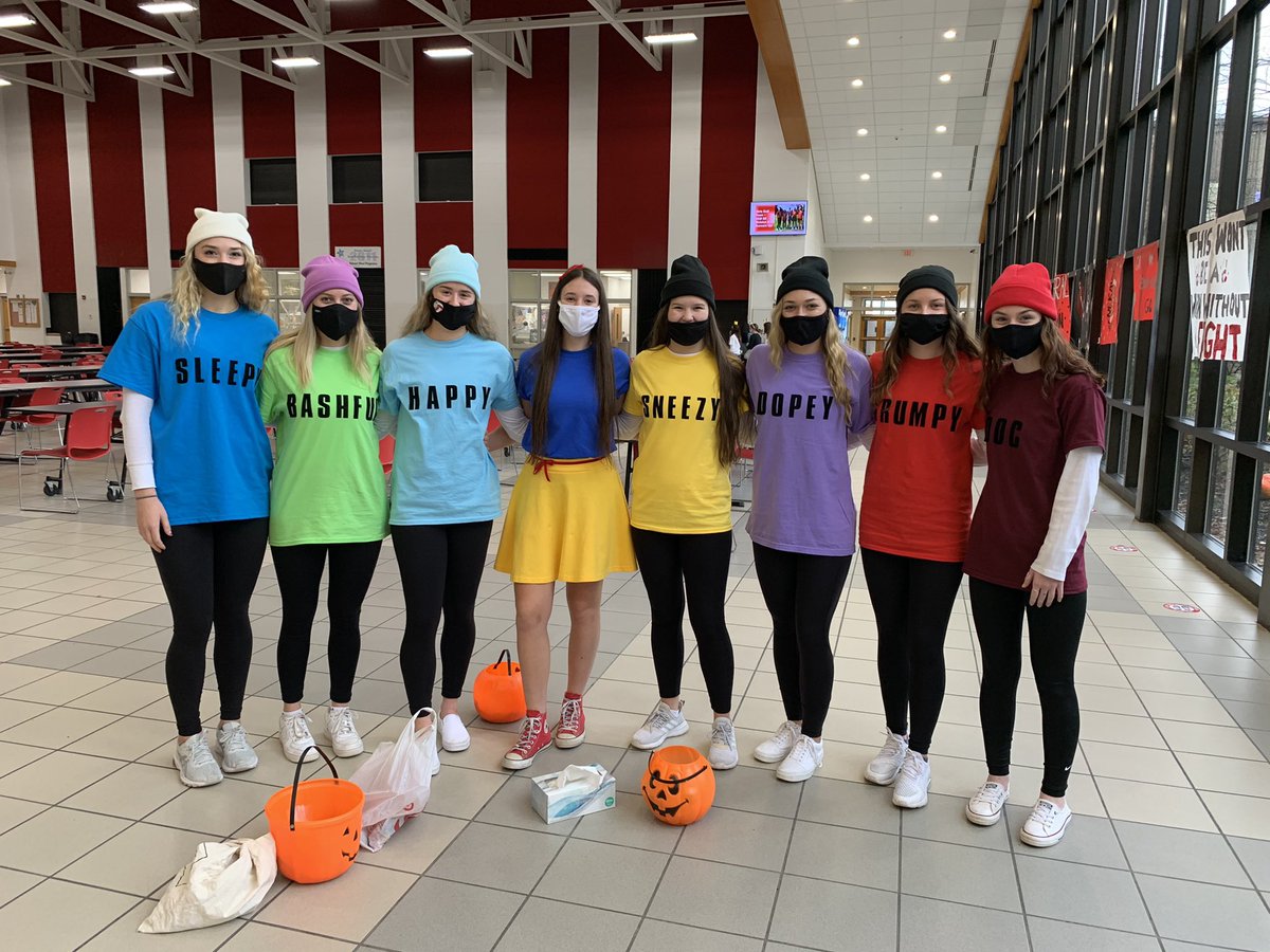 NLSDGusslerA's tweet photo. SHS Fright Day Friday! https://t.co/9cILrr1DVc