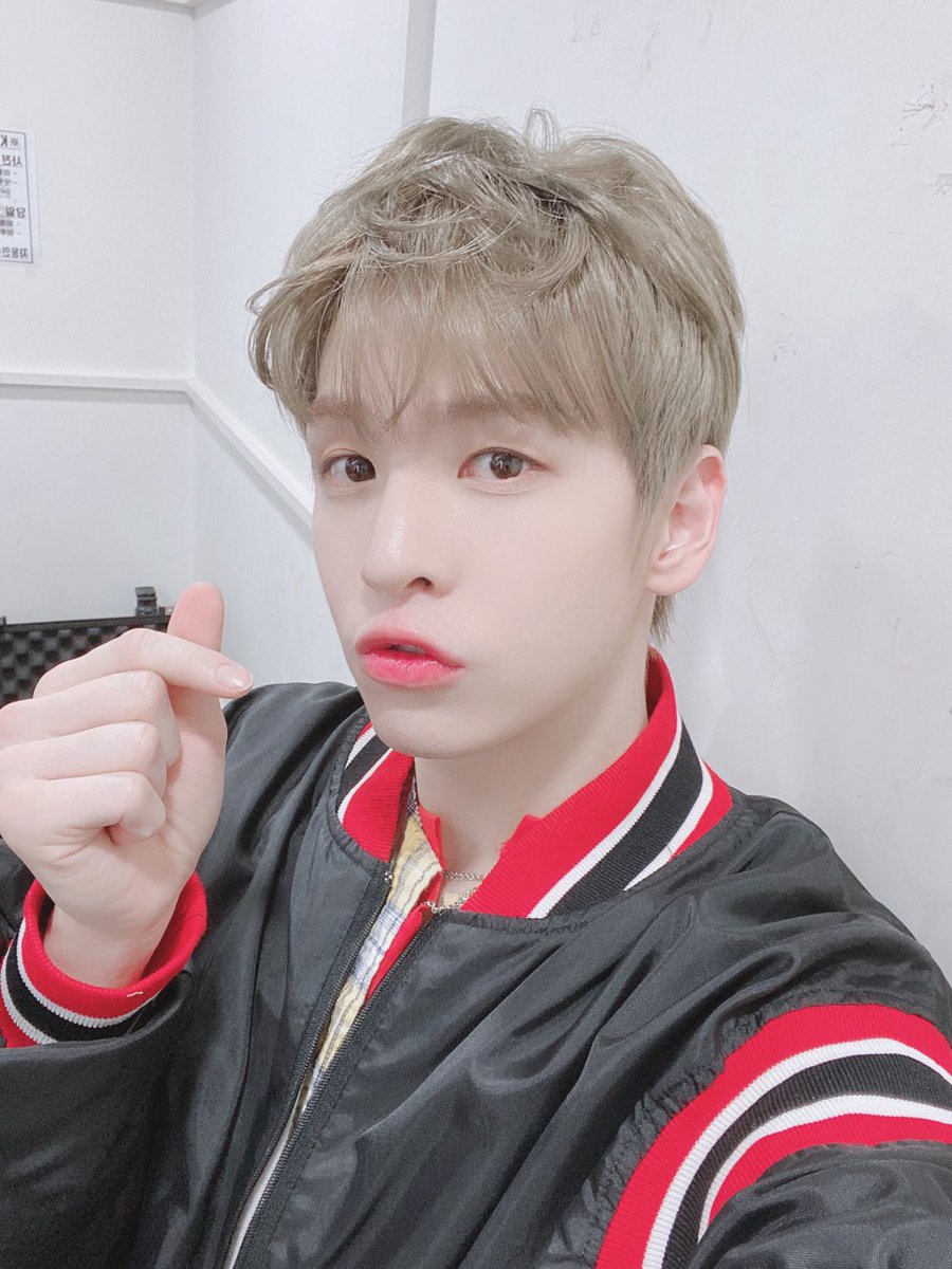 러비티! 데뷔 200일 축하해주셔서 정말정말 감사하고 러비티가 있어서 200일 동안 너무너무 행복했어요! ^^ 러비티와 함께 하는 매순간 진짜 소중히 간직하고 있어요 그러니까 우리 앞으로도 계속 행복만 하자 러비티! <3
#앨런 #뮤직뱅크