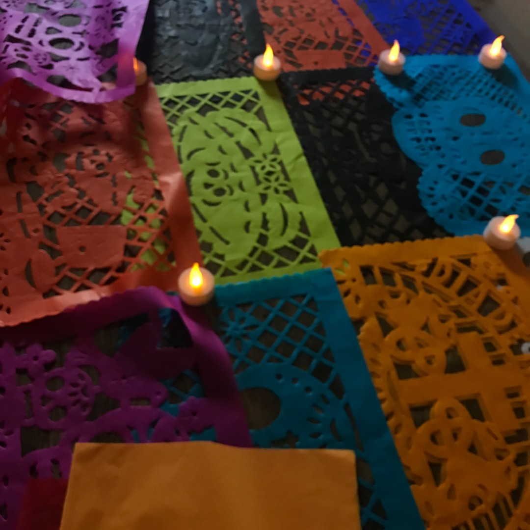 MorrisJumel's tweet photo. #DiadelosMuertos or #DayoftheDead (Nov 2) is almost here. This year honor your #ancestors &amp; other deceased loved ones by making an #ofrenda &amp; sharing it w/ us for our #virtual #communityaltar project, at #MJM or @WordUpBooks. 📷: A Garcia
More: https://t.co/yHuA5CoDjO @hhtnyc https://t.co/VwbMotucYs