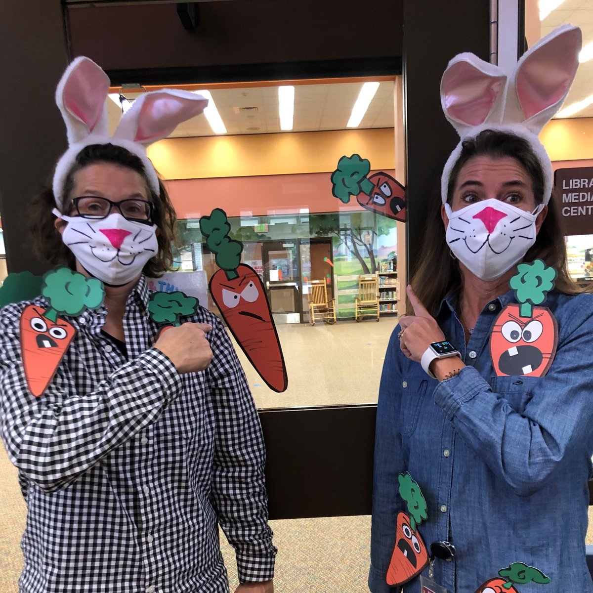 StampedeLibrary's tweet photo. Creepy Carrots everywhere!!!  LOVE seeing all the book characters today @StanleyStampede !   #sserocks  #areynoldsbooks #kisdlibraries https://t.co/GGxhP11BsR