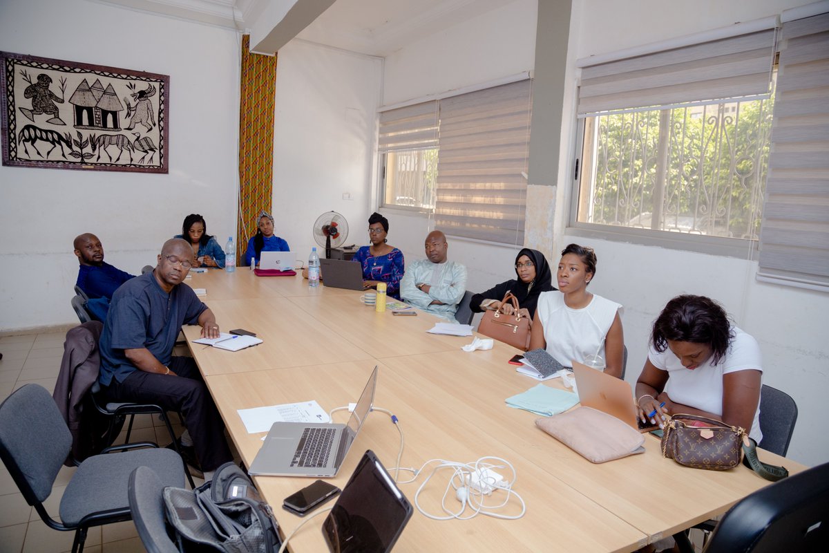 ConstruireLe's tweet photo. Formations thématiques pour renforcer les capacités des bénéficiaires du programme #ConstruireleMali à #Impact_Hub ce vendredi 28 octobre 2020.
La formation animée par Me Mamadou Coulibaly avait pour thème "Obligations légales et fiscales applicables à l'entreprise". https://t.co/mxKEzqUqWo